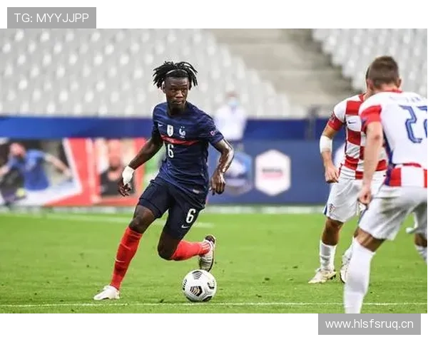 卡马文加固定中场位置利弊与战术适配分析