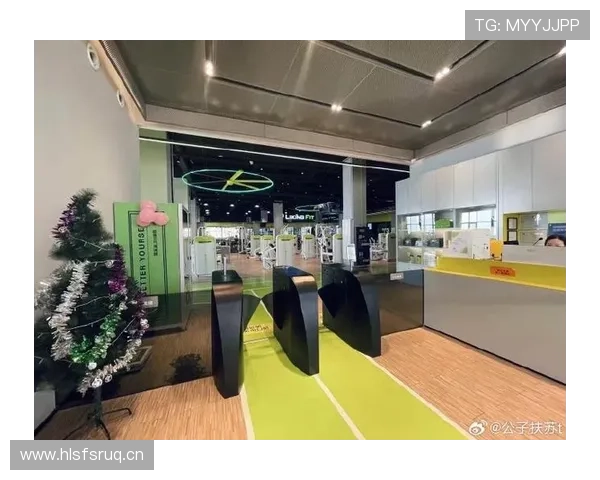 邹敬园训练房里居然挂着奢侈品牌，跟球场上完全是两回事啊