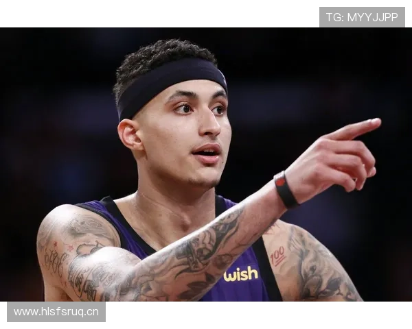 库兹马无球掩护为控卫拉开空间，三分效率胜首发期